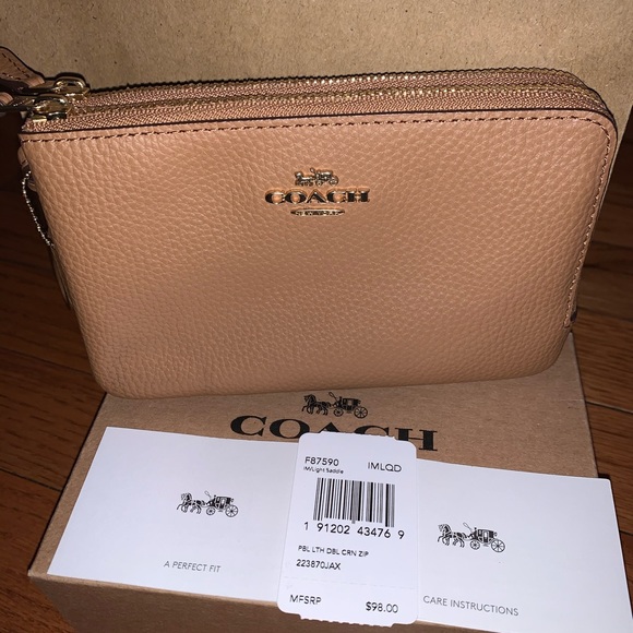 Coach Handbags - NEW Coach Double Corner Zip Wristlet